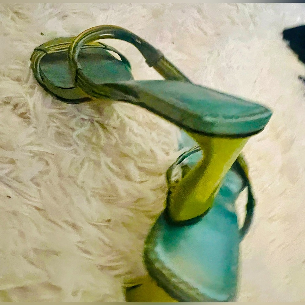 Nine West vintage Genuine leather multi colored sandals. Beautiful colors sz 6m
